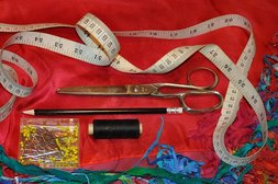 Mit Fäden und Stoffen Mit Fäden und Stoffen